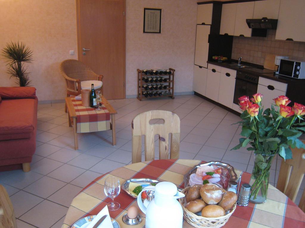 Sch Ne Wohnung In Der Moselregion Kinheim ภายนอก รูปภาพ